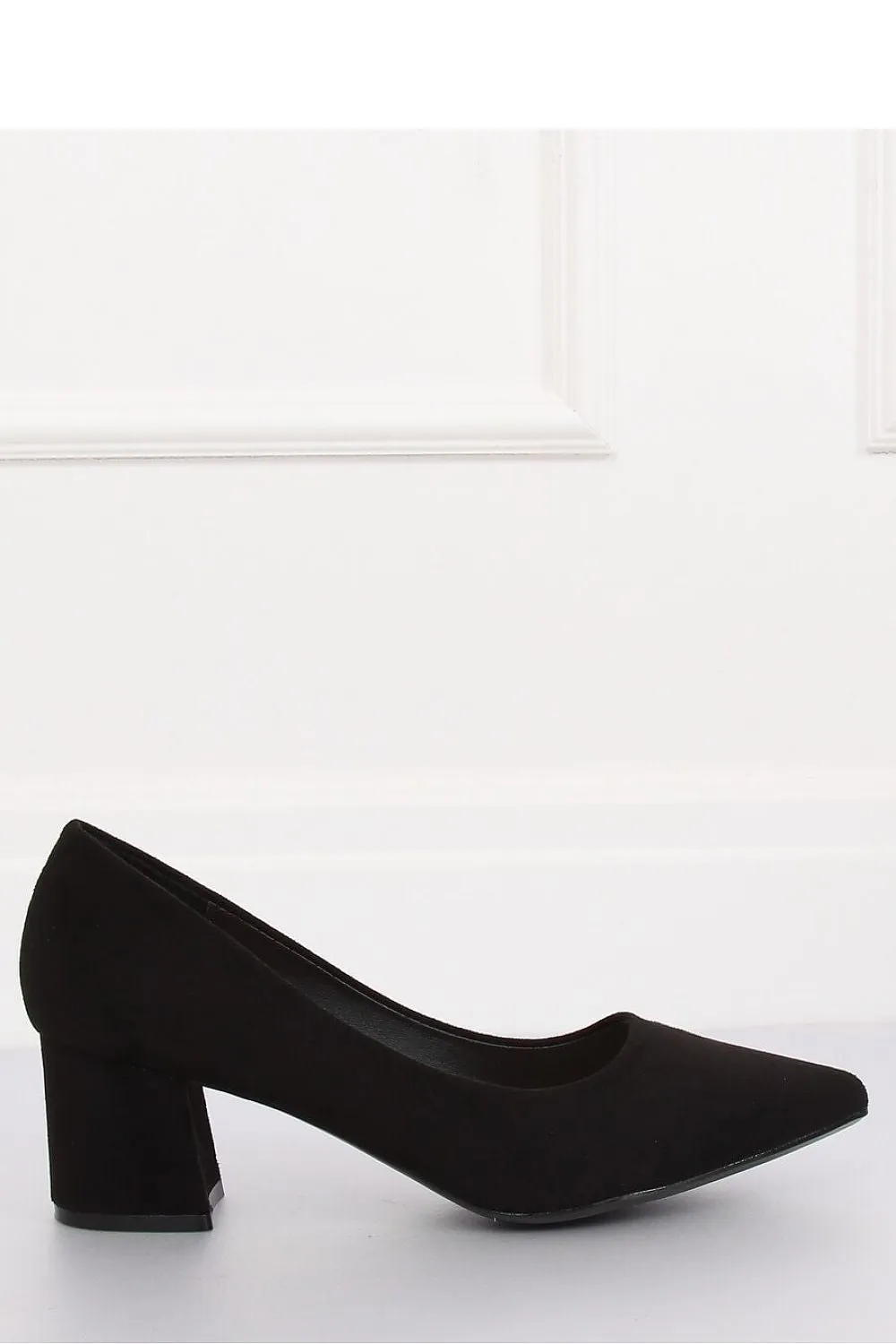 Block heel pumps