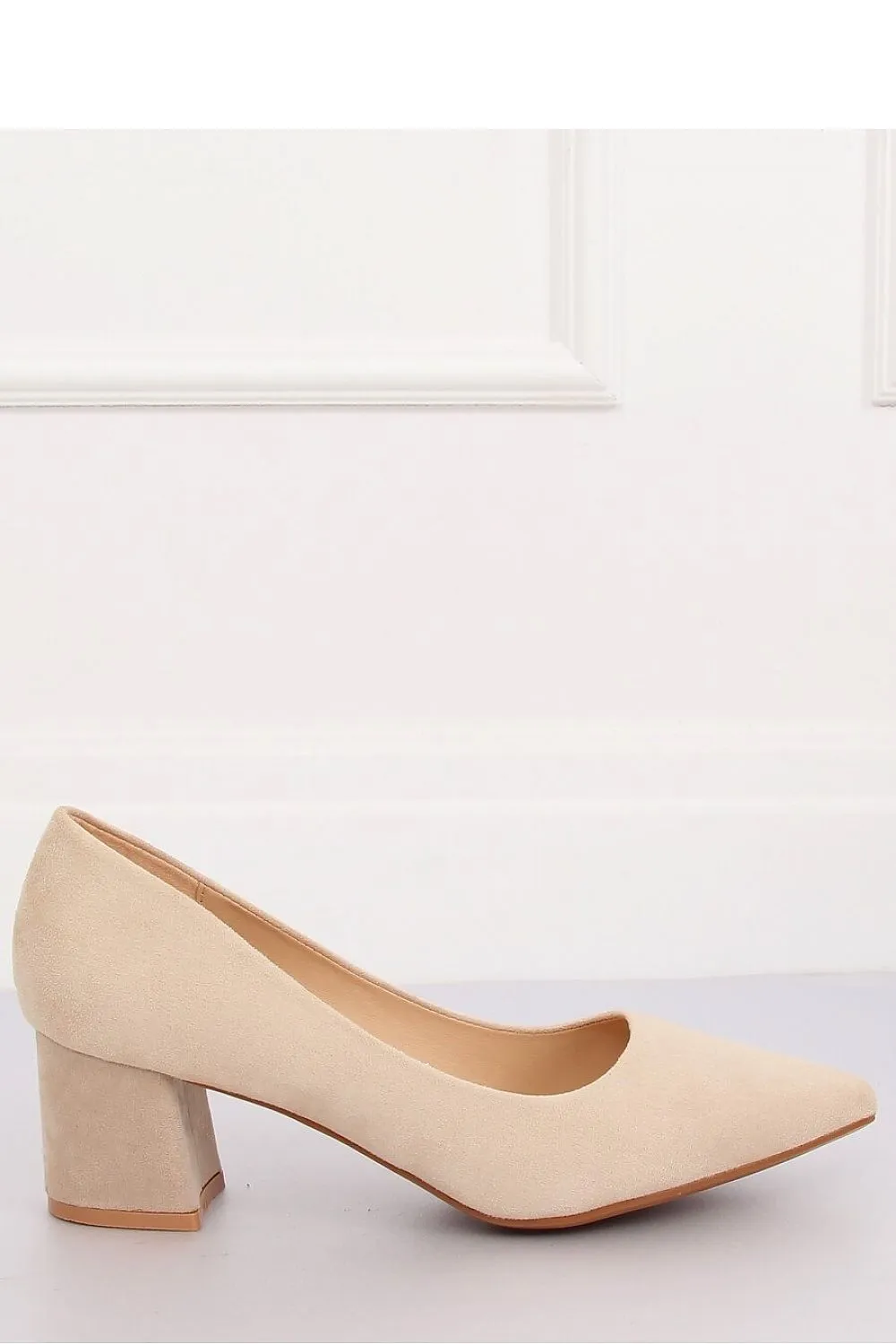Block heel pumps