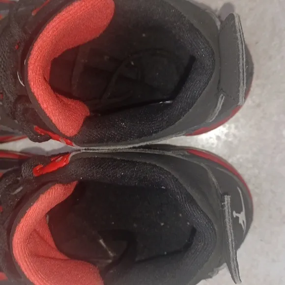 Jordan 4s thunder