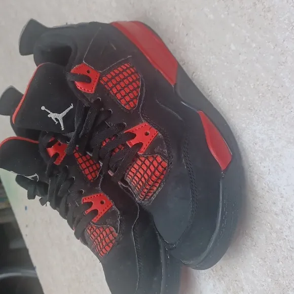 Jordan 4s thunder