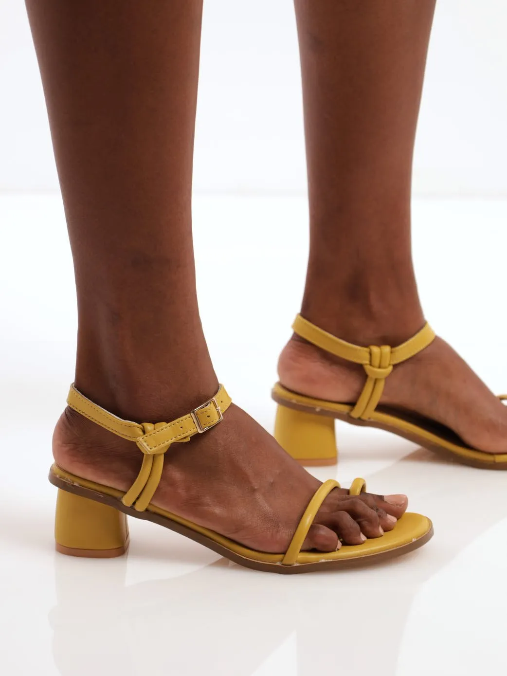Ladies Toe Post Tube Strap Low Block Heel Sandal - Chartreuse