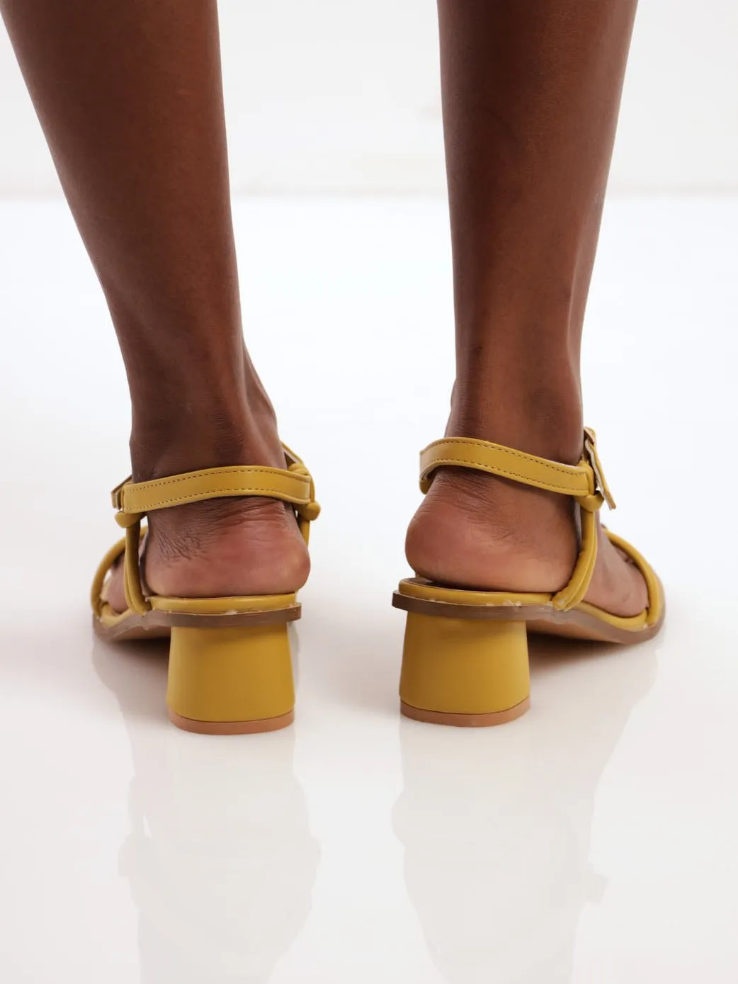 Ladies Toe Post Tube Strap Low Block Heel Sandal - Chartreuse
