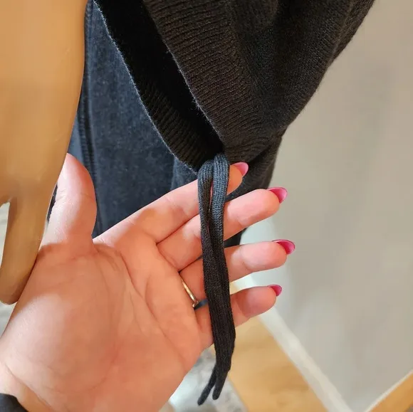 Lululemon Breeze Easy Wrap. Grey. Cashmere blend.