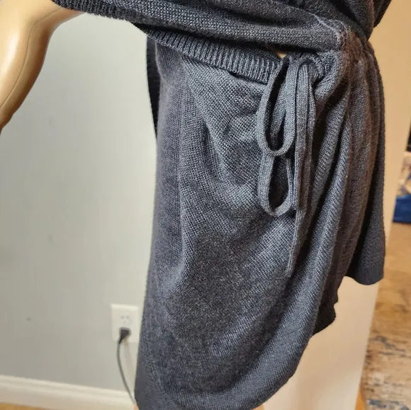 Lululemon Breeze Easy Wrap. Grey. Cashmere blend.