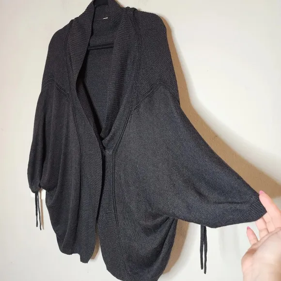 Lululemon Breeze Easy Wrap. Grey. Cashmere blend.