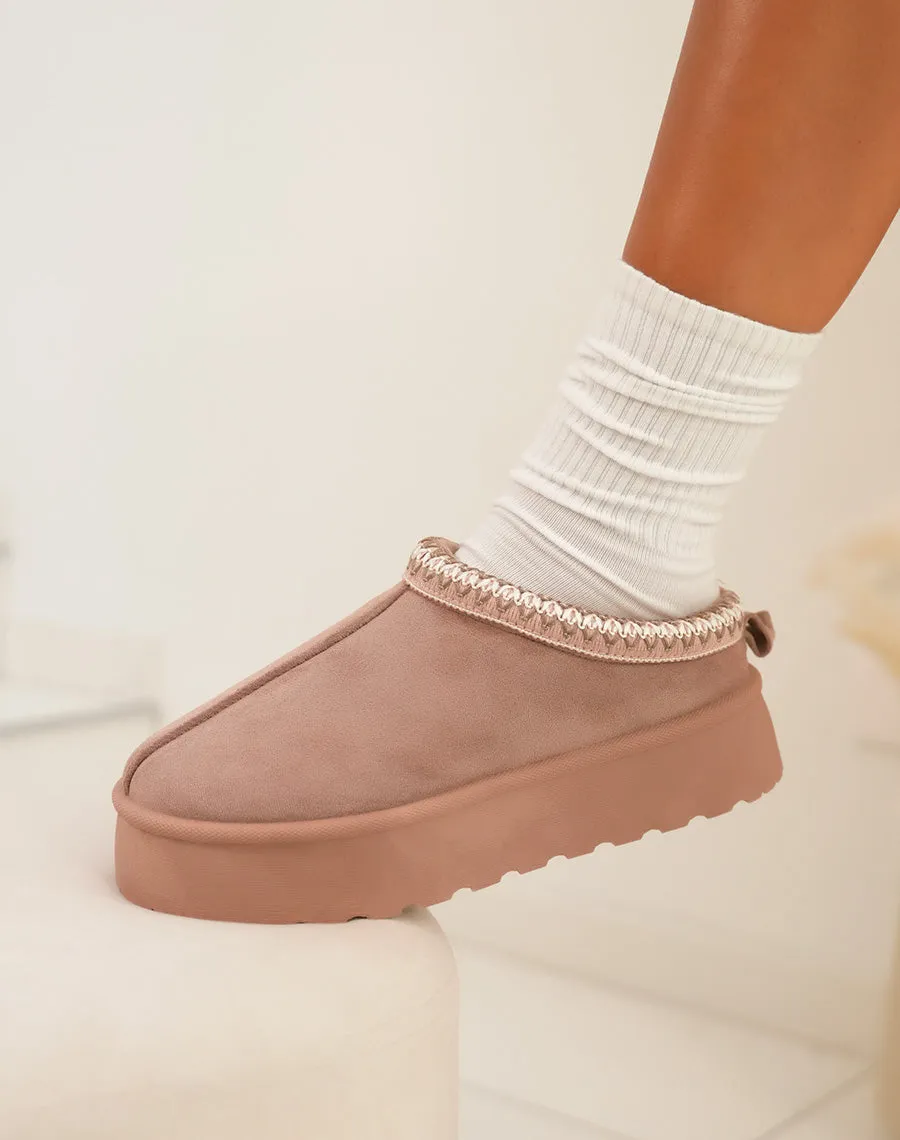 Mule femme taupe tendance avec surpiq?res taupe et blanches et int?rieur fourr?