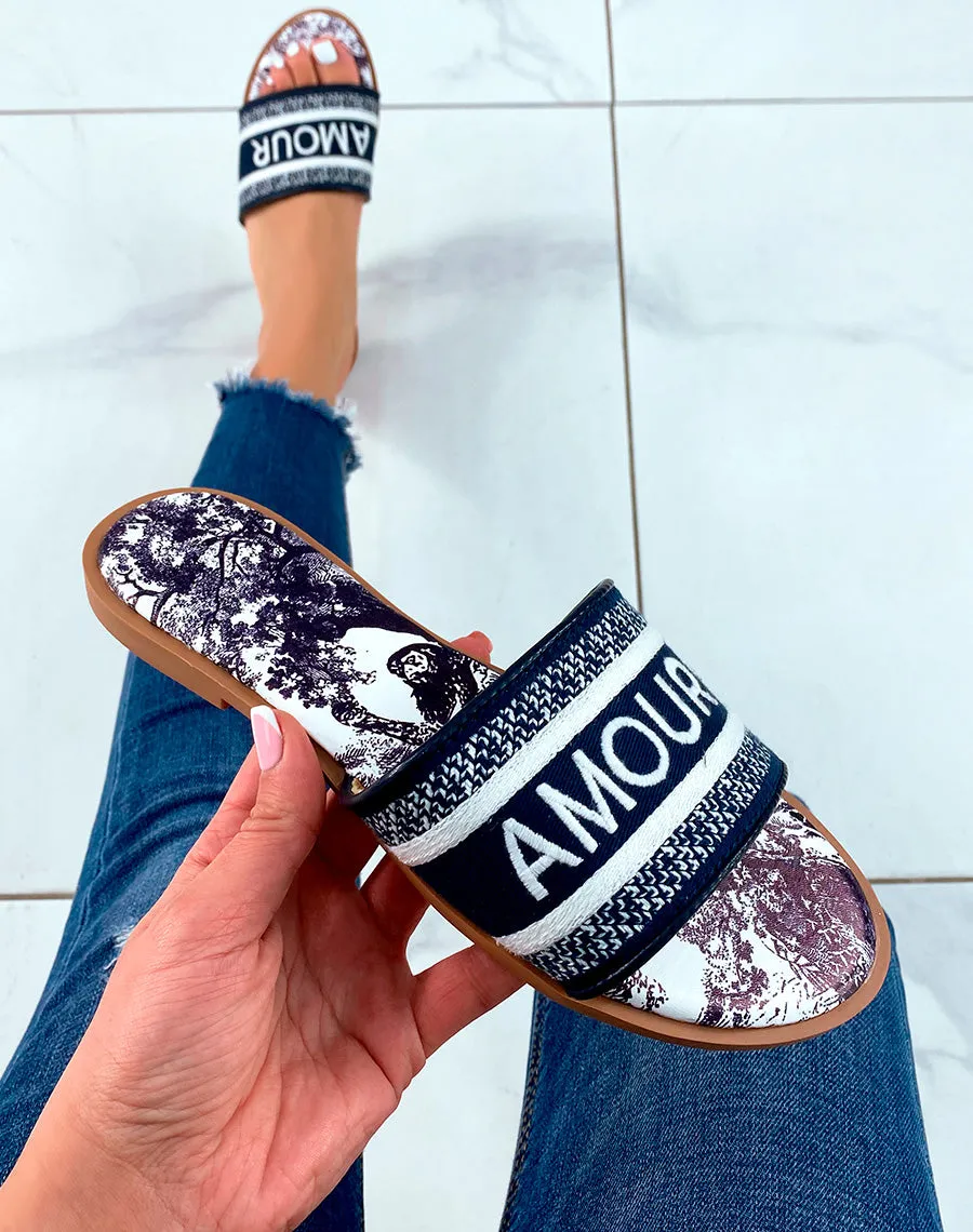 Mules bleues en tissu à inscription Amour