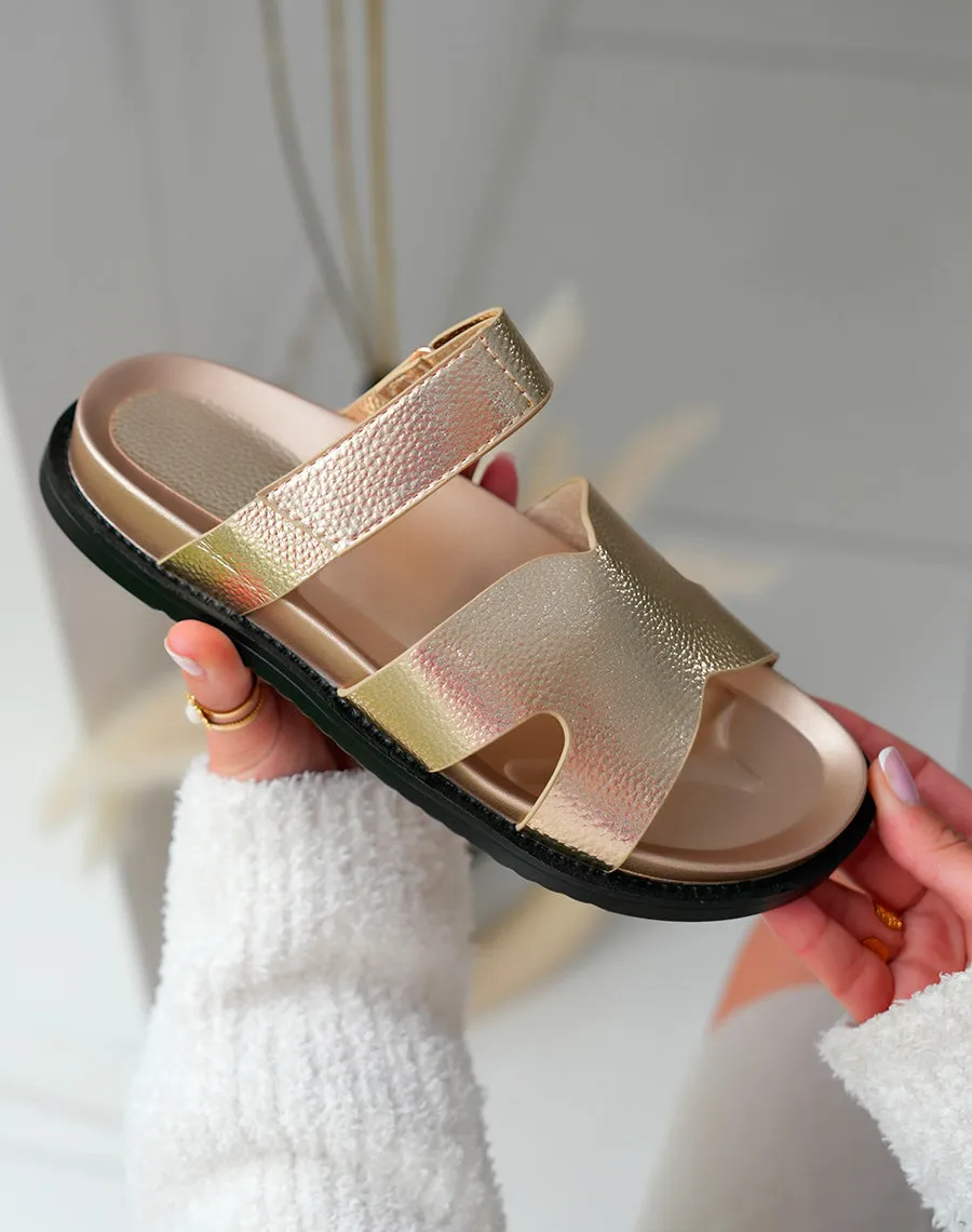 Mules Dorées Grainées avec Bride Scratch – Glamour Confortable au Quotidien