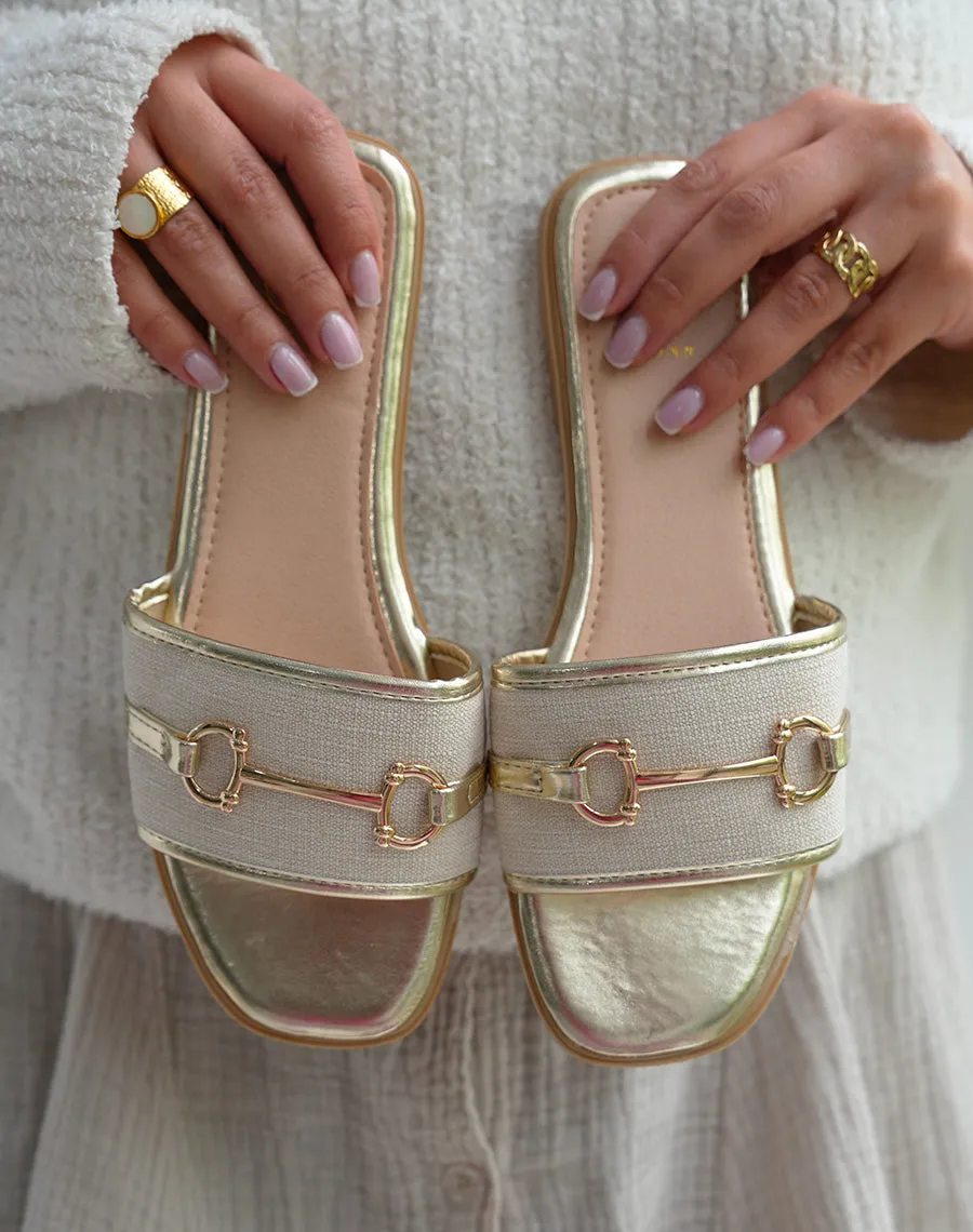 Mules Femme Dorées Tendance avec Tissu Beige et Ornement Bijou