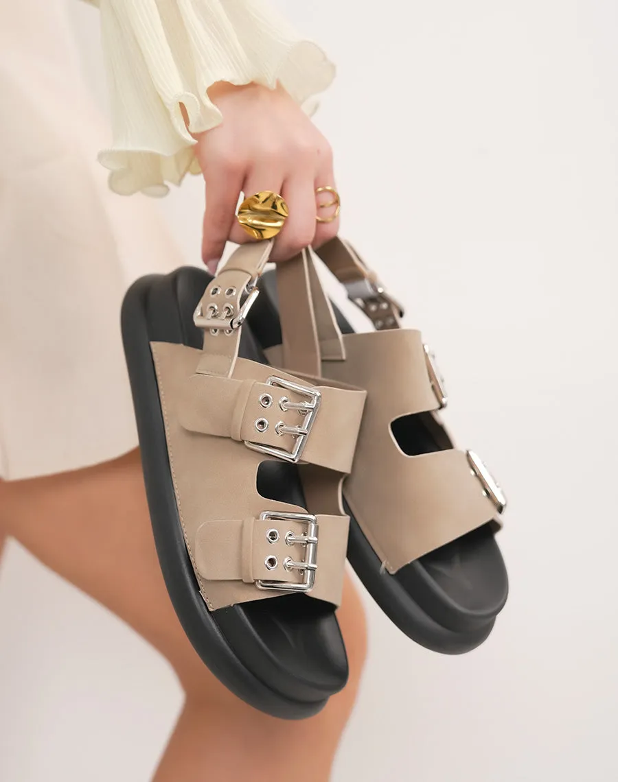 Mules femme kaki à 3 brides ajustables avec boucles argentées et semelle plate noire