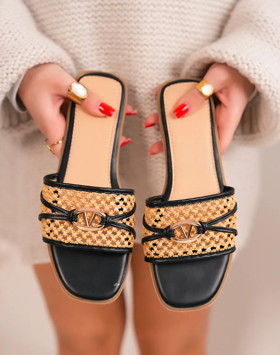 Mules femme noires à bride tissée beige et bijou doré