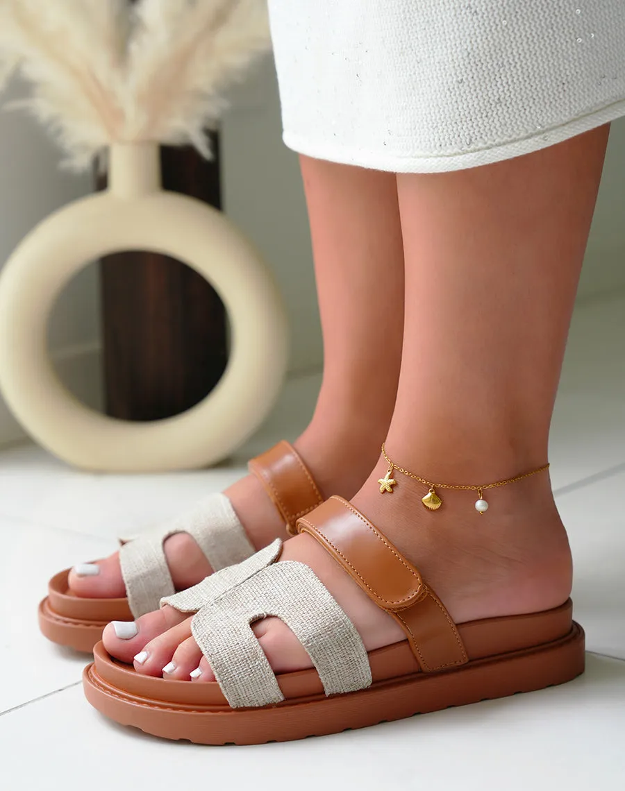 Mules femmes bi-matières et bi-couleurs beige et camel avec bride scratch