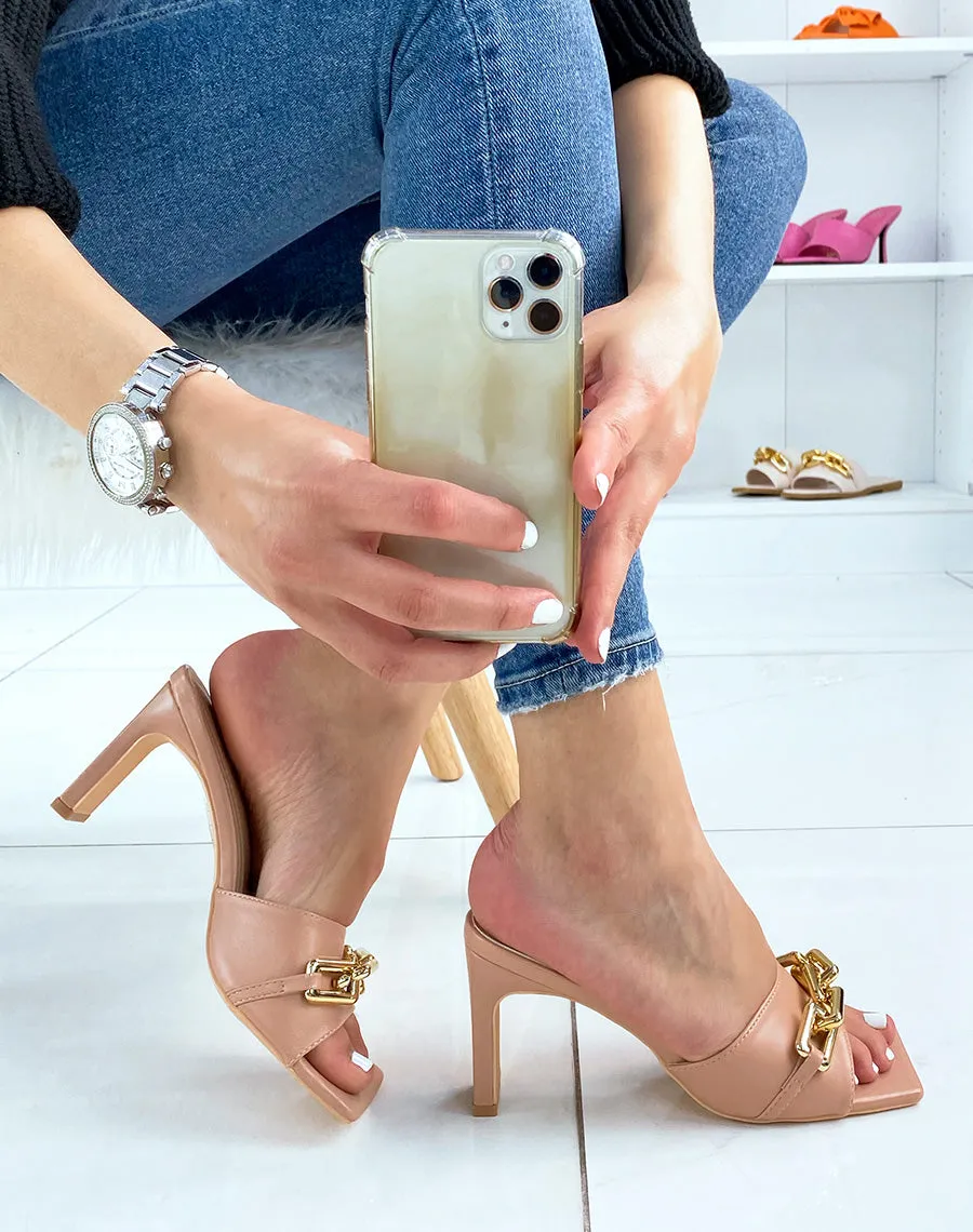 Mules à talon nude à chaîne dorée