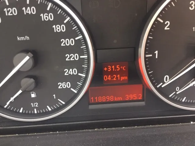 S2776 3' E90 LCI Sedan 320i N46N AUTO 2010/10