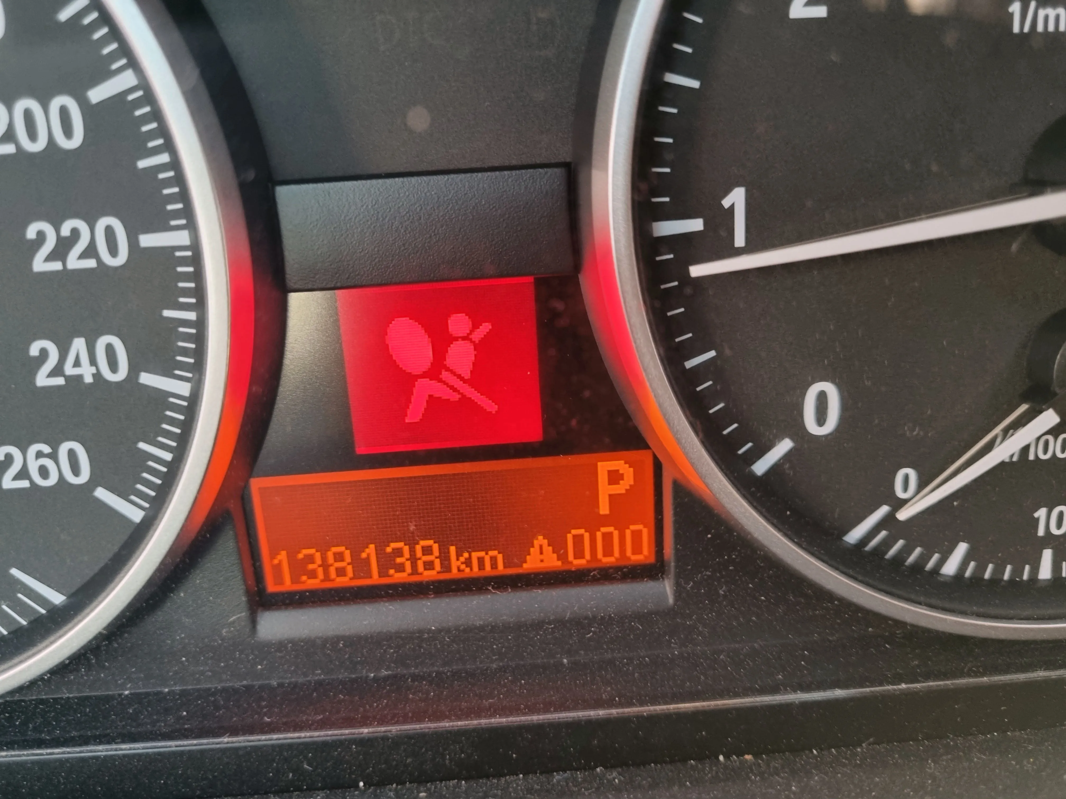 S2918 3' E90 LCI Sedan 320i N46N AUTO 2010/10