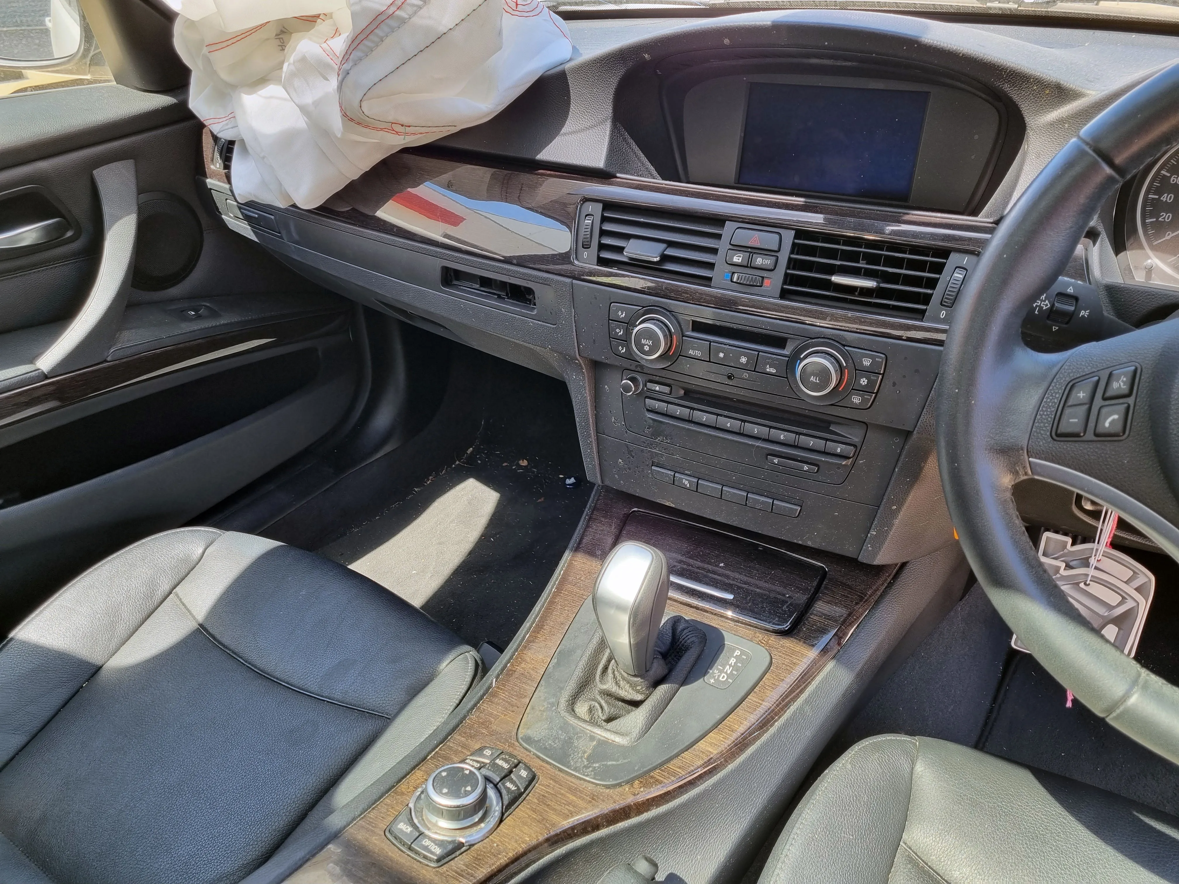 S2945 3' E90 LCI Sedan 320i N46N AUTO 2011/10