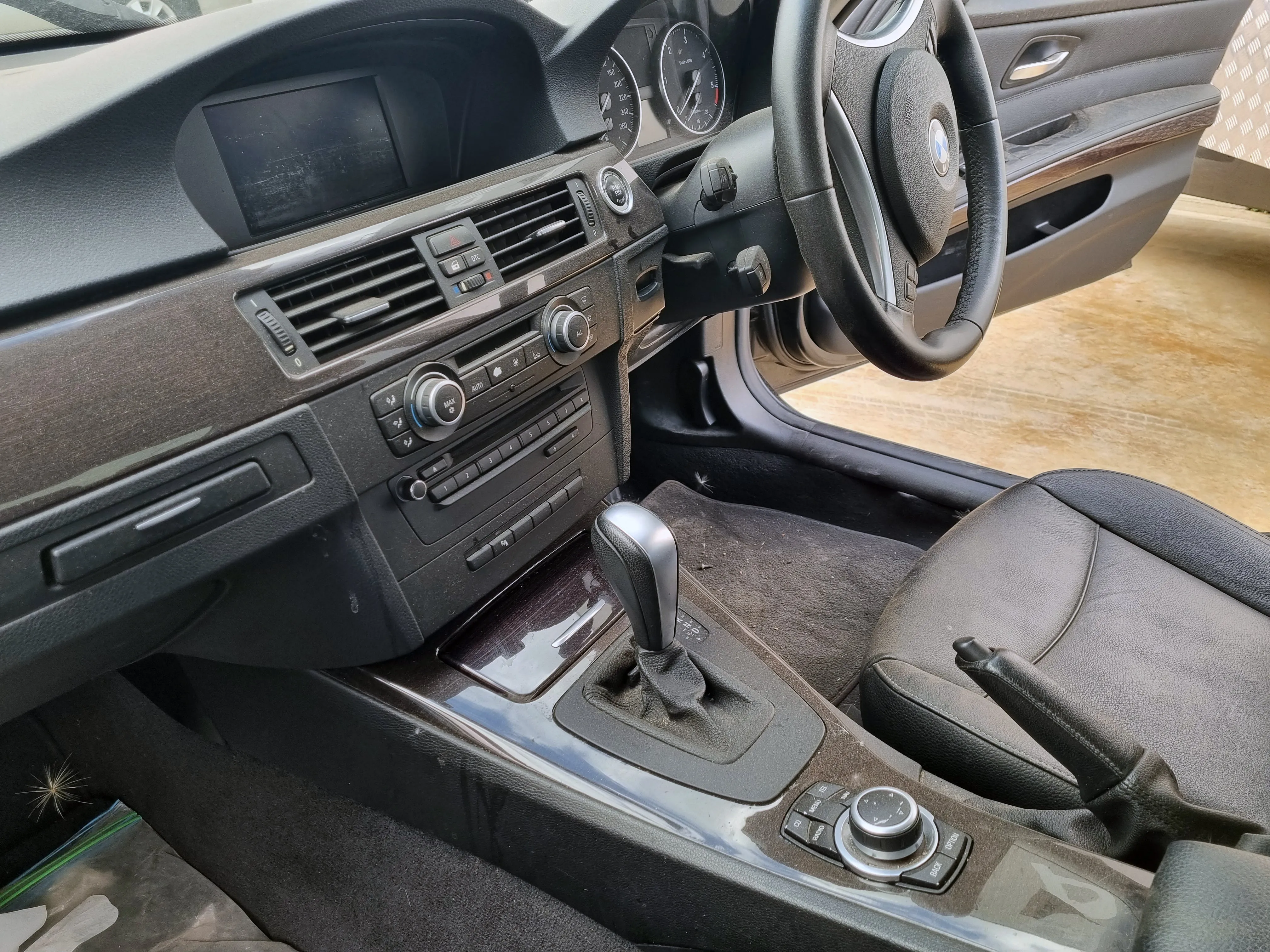 S2955 3' E90 LCI Sedan 320d N47N AUTO 2010/09