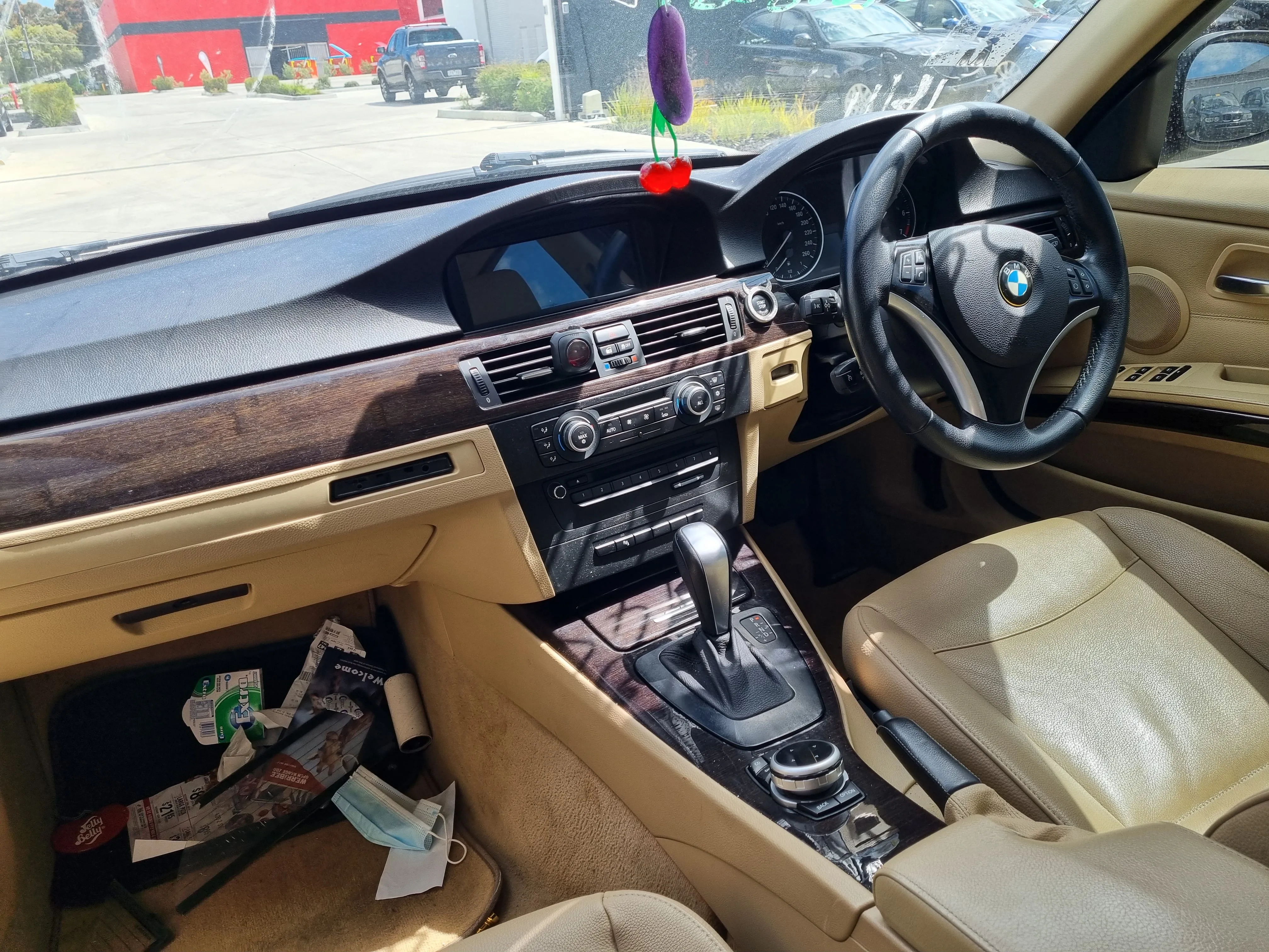 S3011 3' E90 LCI Sedan 320i N46N AUTO 2009/10