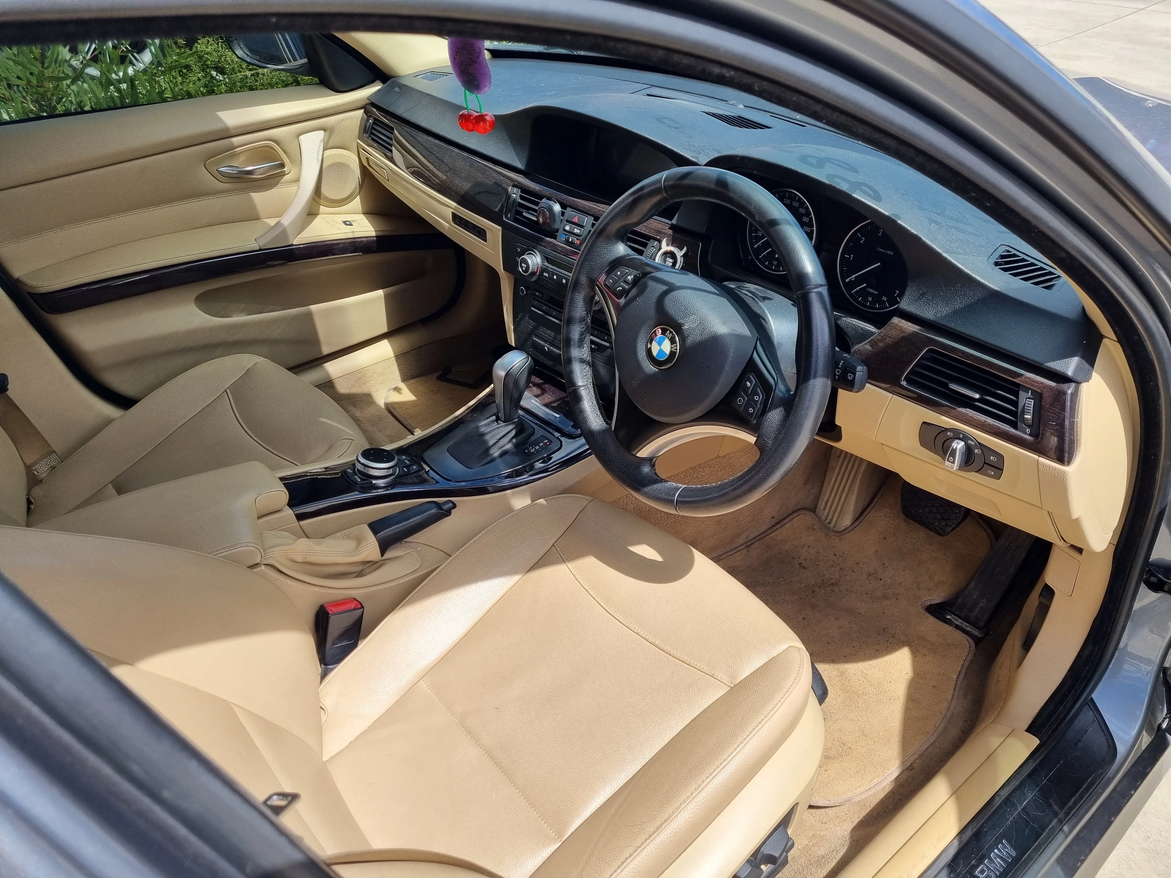 S3011 3' E90 LCI Sedan 320i N46N AUTO 2009/10