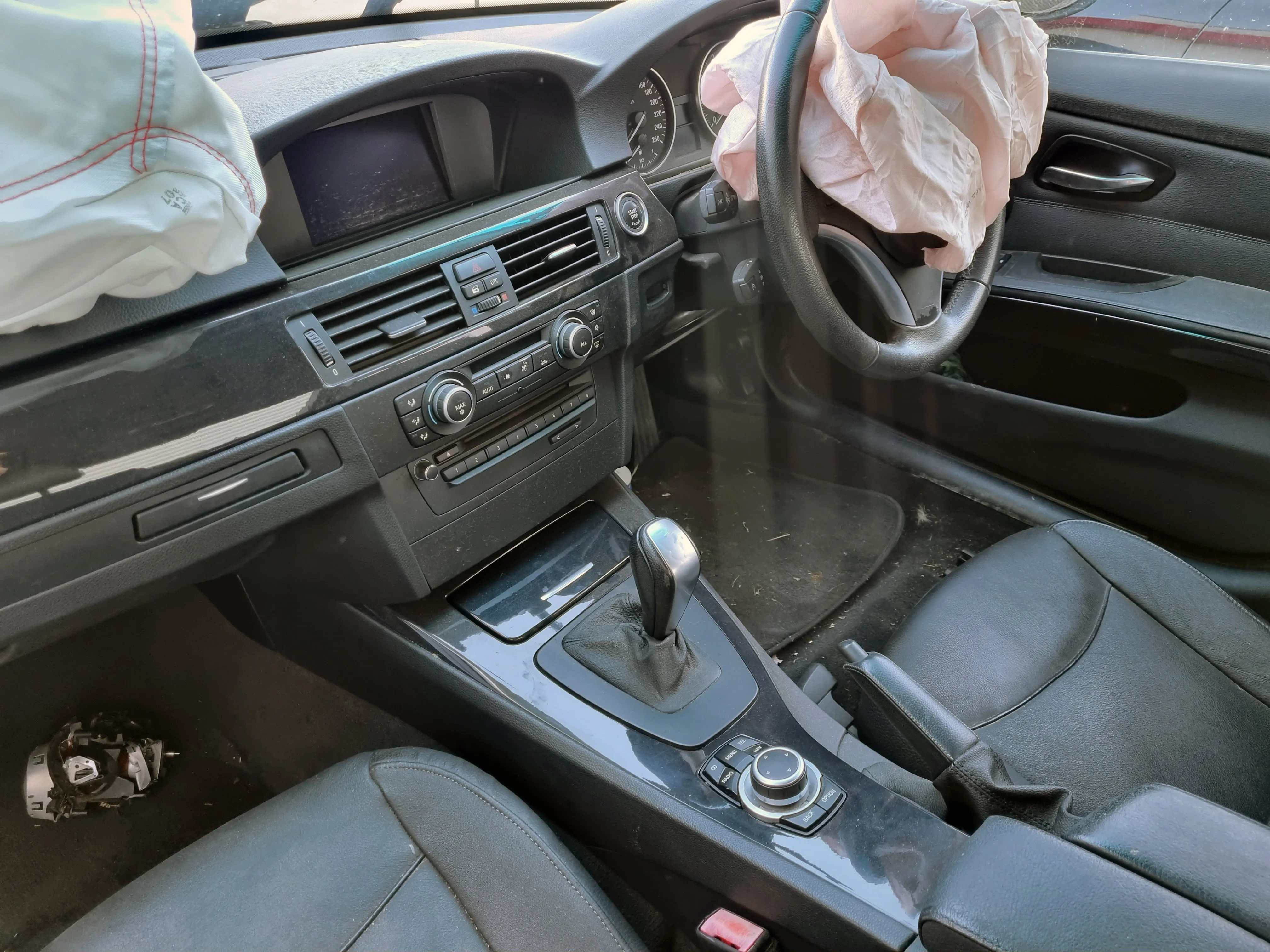 S3025 3' E90 LCI Sedan 323i N52N AUTO 2010/03