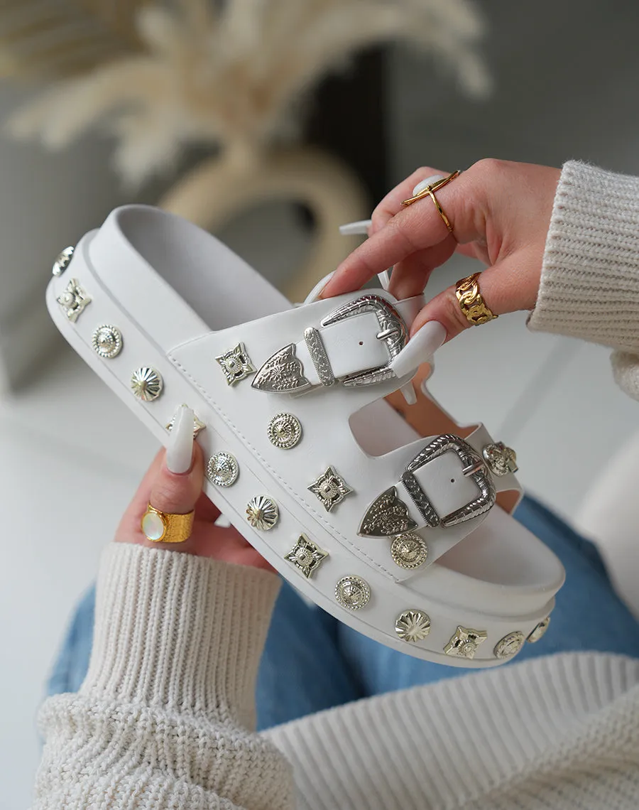 Sandales Plateforme Blanches Femme Cloutées Chic et Tendance